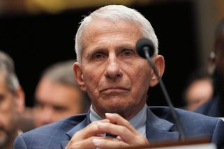 Fauci pod palbou otázek. Imunolog rozlítil senátory, když odmítl vypovídat - Seznam Zprávy